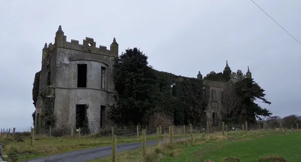 Ardfry House – ruine gothique incendiée