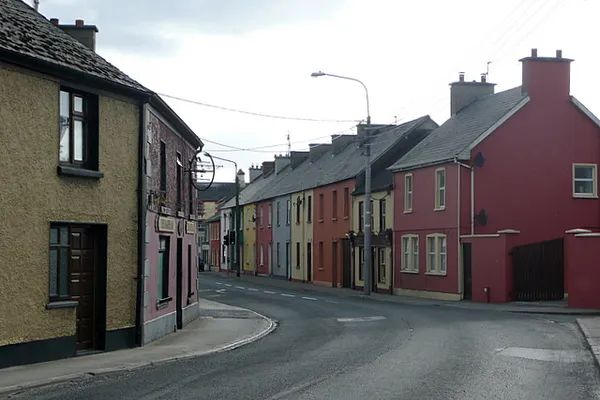 Clarecastle – village au bord de la rivière près d'Ennis
